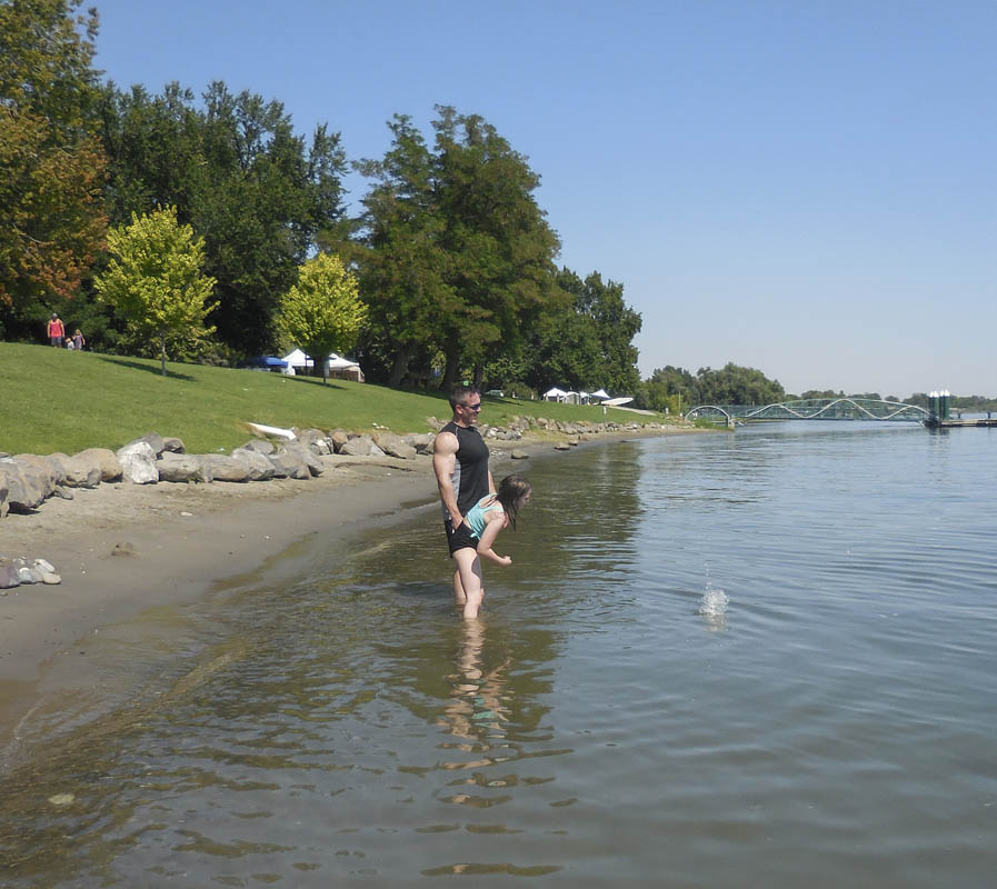 noah and mandy at columbia river
