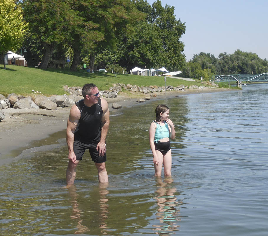 noah and mandy at columbia river